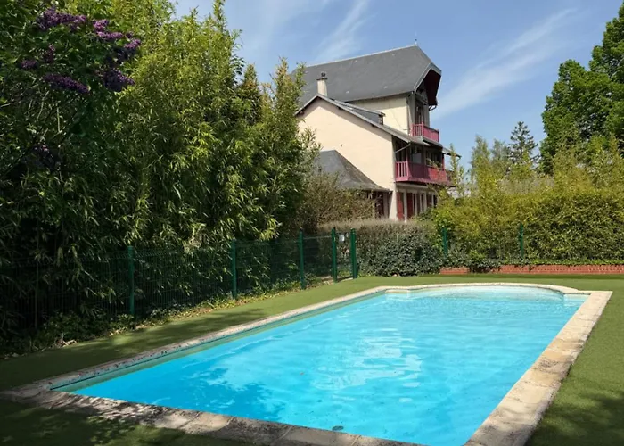 Maison De Charme Avec Piscine Proche Vichy - Le Monde De Charlie